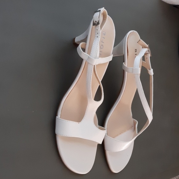 Sandals - Picture 3 of 3